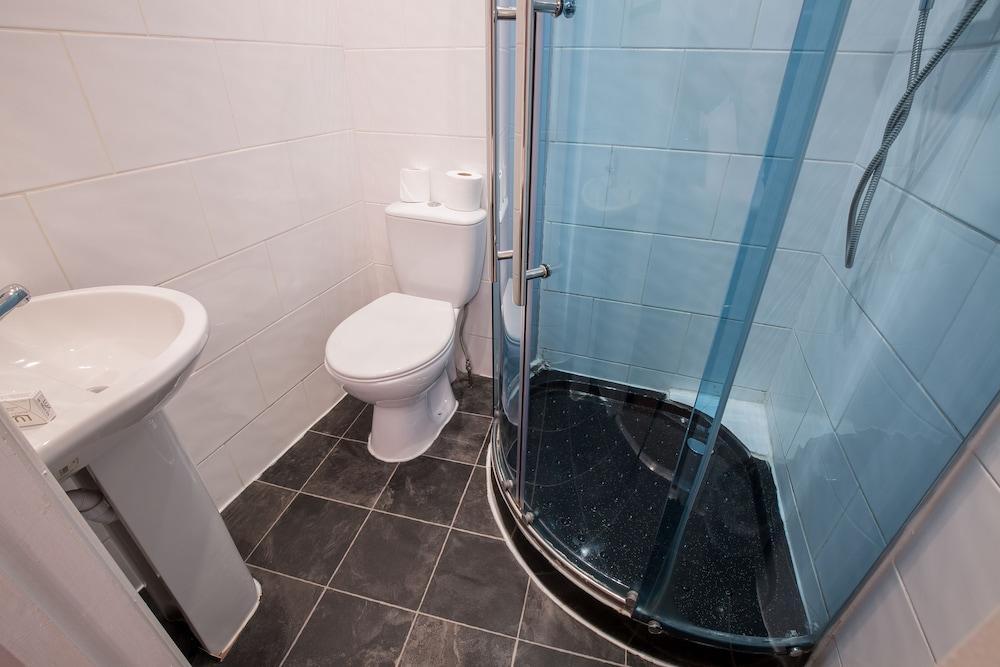 Rossmore Hotel 2*