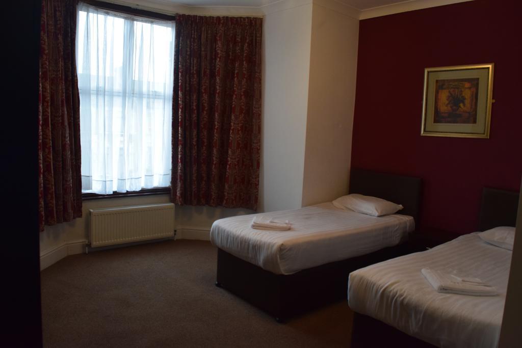 Rossmore Hotel Ilford