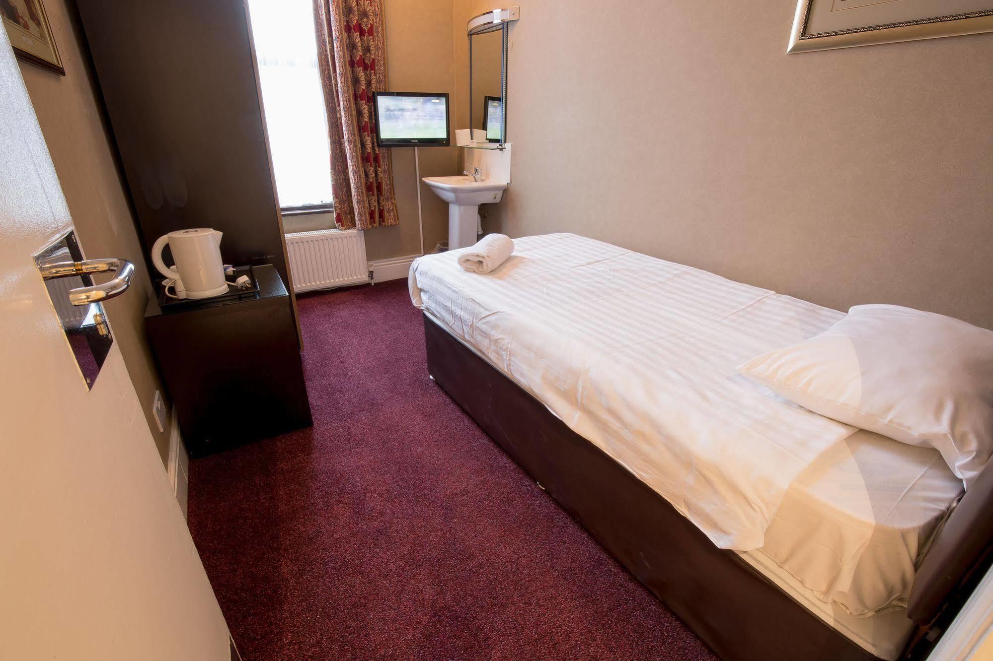 Rossmore Hotel Ilford